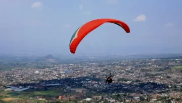 Menantang Adrenalin di Paralayang Batu Malang: Sensasi Penerbangan yang Tak Terlupakan